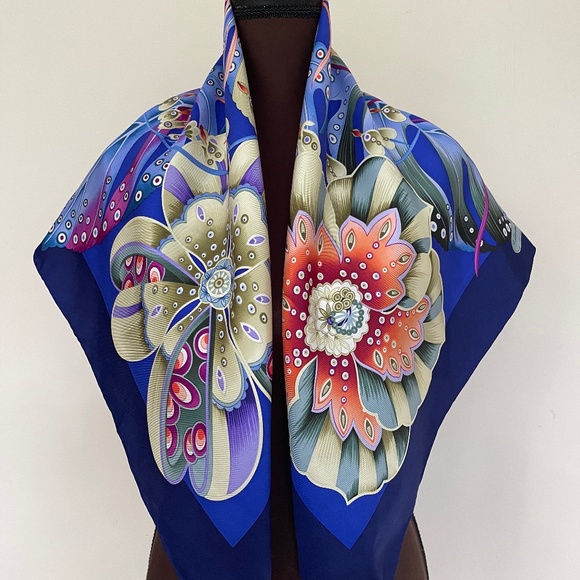 Salvatore Ferragamo Scarf Floral Blue Multicolor Silk Wrap - Picture 4 of 16